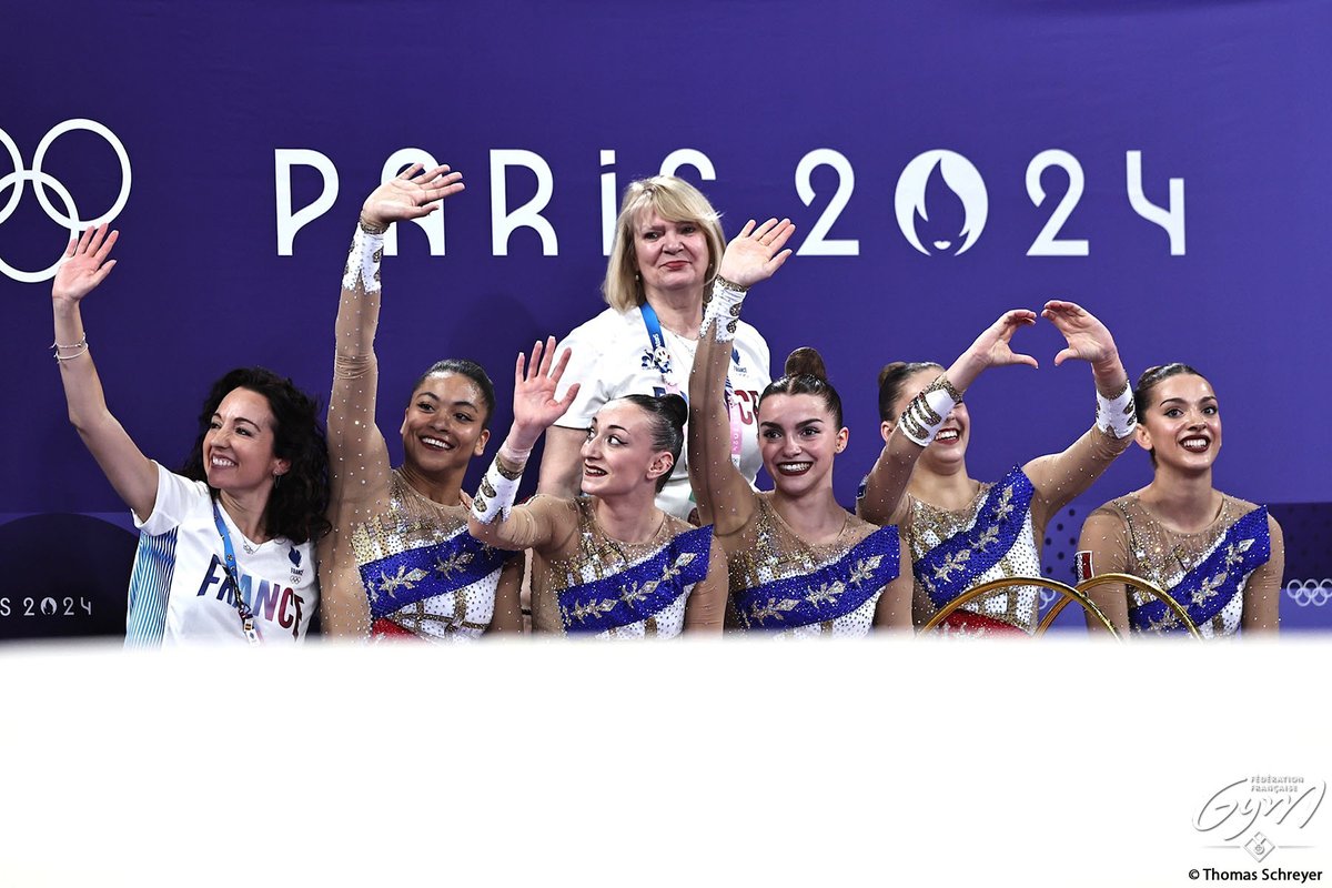 ffgymnastique's tweet photo. [GR - JEUX OLYMPIQUES 📍Paris 🇫🇷]

L'Ensemble France, composé par Manelle Inaho, Lozéa Vilarino, Justine Lavit, Aïnhoa Dot-Espinosa et Célia Joseph-Noël, réalise un magnifique passage aux 5 cerceaux sous les clameurs du public ! - 36.600 🥹🇫🇷❤️‍🔥

➕ https://t.co/YToVTAsw7v https://t.co/q2KoChe4xh
