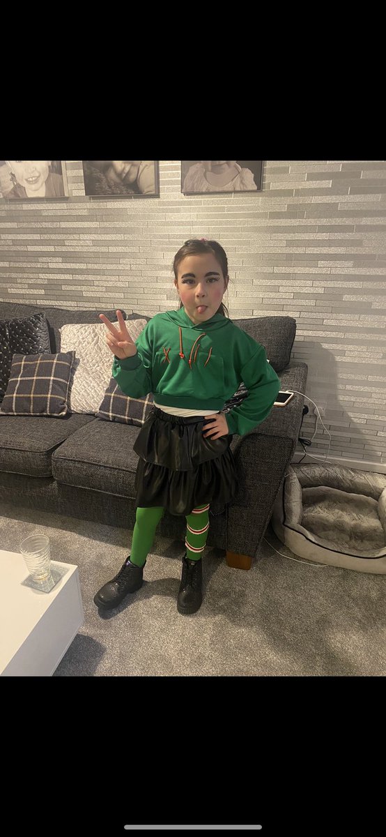deborahblack's tweet photo. Happy birthday to Leah!  A little whirlwind of sass, creativity, beauty and quick wit 🥰 forever grateful she’s mine 🩷🌈✨ https://t.co/tLTTC615no