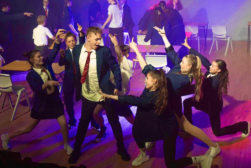 AllEdinburghTheatre (@alledintheatre) on Twitter photo REVIEW: Everybody’s Talking About Jamie: Teen Edition From <a href="/FCTCompany/">Forth Children’s Theatre</a> at Broughton High School at
@EdFRinge 2024
"⭐️⭐️⭐️⭐️☆ Optimistic" says Hugh Simpson.
alledinburghtheatre.com/everybodys-tal…
"Yet another excellent production from FCT."
#MadeInEdinburgh REVIEW: Everybody’s Talking About Jamie: Teen Edition From <a href="/FCTCompany/">Forth Children’s Theatre</a> at Broughton High School at
@EdFRinge 2024
"⭐️⭐️⭐️⭐️☆ Optimistic" says Hugh Simpson.
alledinburghtheatre.com/everybodys-tal…
"Yet another excellent production from FCT."
#MadeInEdinburgh