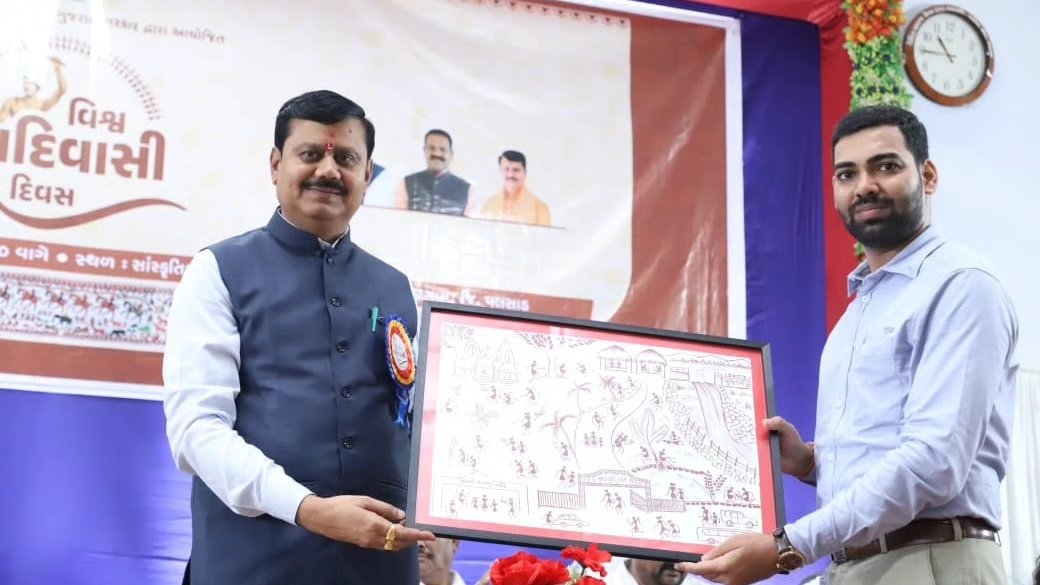 JagdishMakwana_'s tweet image. આદિવાસી સમાજની પ્રાચીન સંસ્કૃતિ અને સ્વાધીનતા સંગ્રામમાં આદિવાસી સમાજનું યોગદાન અમૂલ્ય છે.

ઉમરગામ વિધાનસભાના ઘોડીપાડા ખાતે વિશ્વ આદિવાસી દિવસની ઉજવણીમાં સહભાગી થઈ, સો આદિવાસી બંધુઓને શુભેચ્છાઓ પાઠવી.

આદરણીય પ્રધાનમંત્રી શ્રી @narendramodi સાહેબના માર્ગદર્શનમાં આદિવાસી બાળકો…