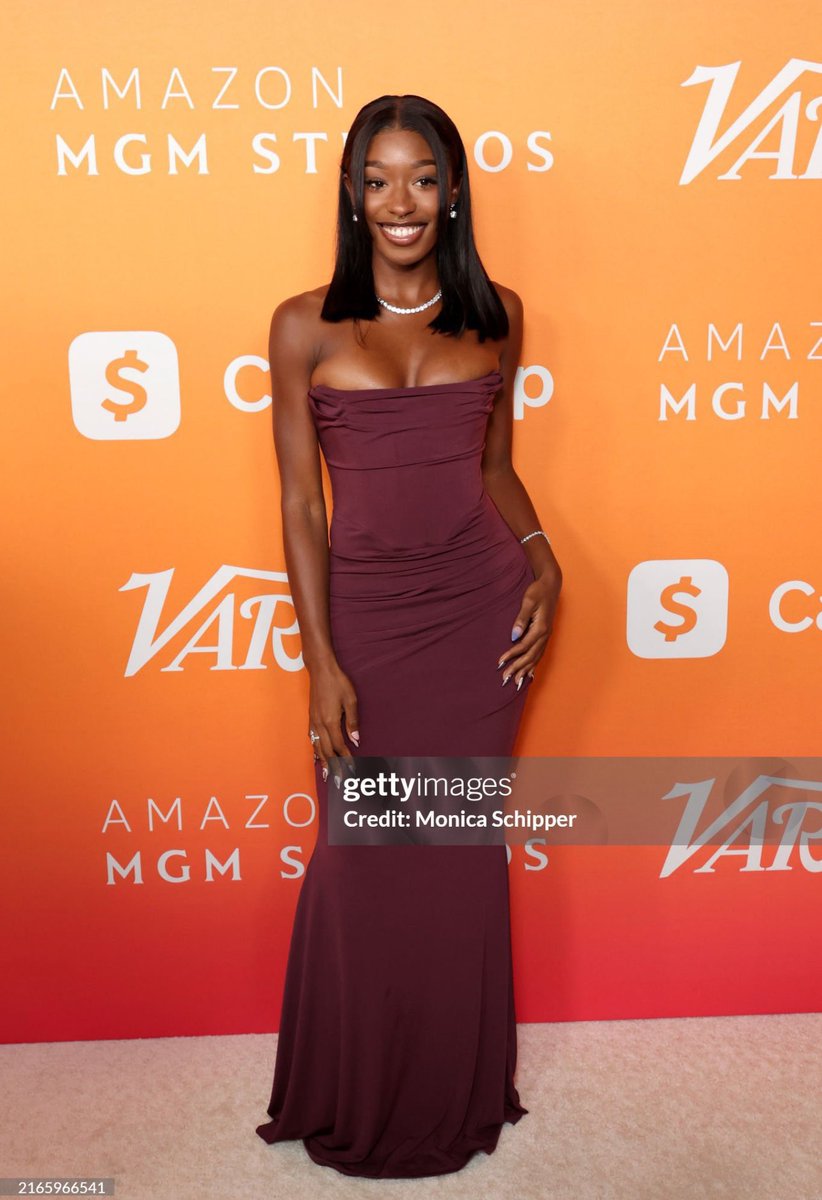 This color on Serena is insane😍