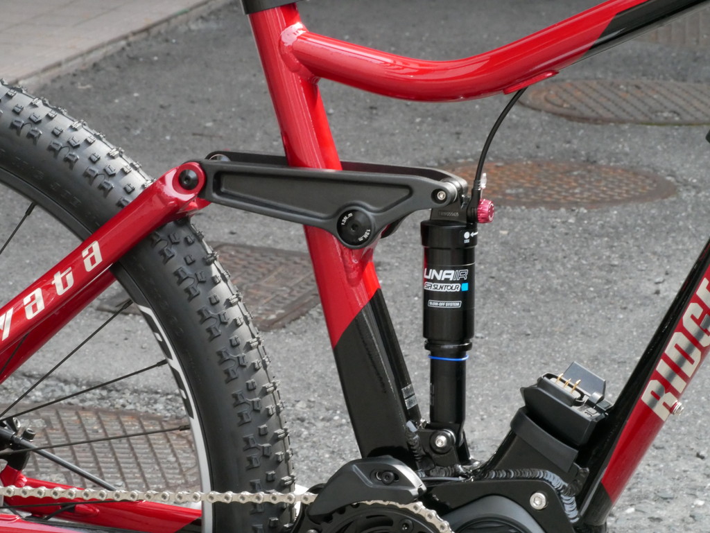 kanzakisenri's tweet image. 【MIYATA RIDGE-RUNNER 8080】
MIYATAのフルサスE-BIKE♪SHIMANO STEPS DU-E8080を採用しており、パワフルな走りが楽しめます！価格につきましてはお問い合わせください☆

HP→cskanzaki.com/products/detai…

#MIYATA #ミヤタ
