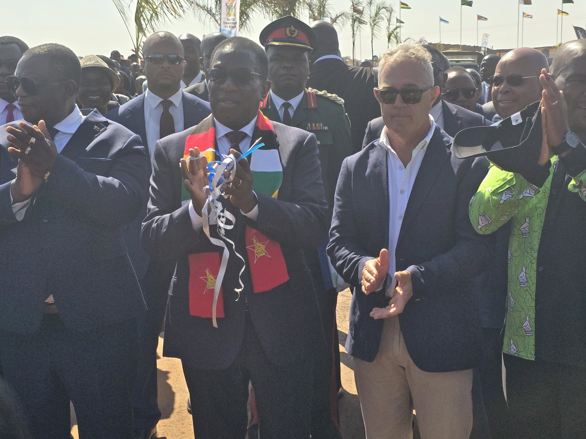 Today, we were elated to be part of the historic opening of the Boulevard, which links new Parly Building and Harare-Bindura highway by His Excellency, the President <a href="/edmnangagwa/">President of Zimbabwe</a>. <a href="/zinaraZW/">ZINARA</a> funded the project in line with the mantra "Nyika inovakwa nevene vayo"
<a href="/MinistryofTID/">Ministry of Transport - Zimbabwe</a>