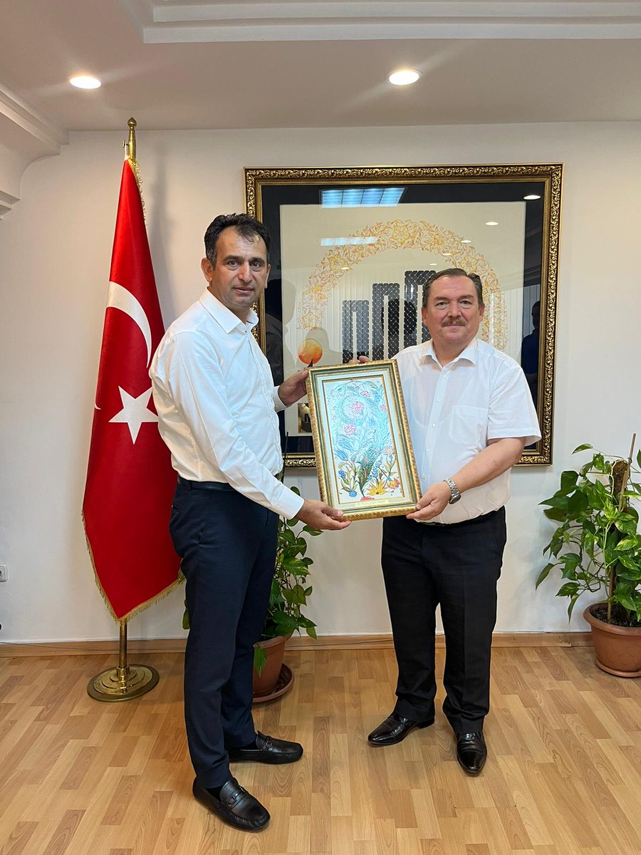 odaantalya's tweet photo. İlçemize yeni atanan Muratpaşa Kaymakamı Sayın İhsan KARA'yı Oda Başkanımız Özcan Sucu ve Yönetim Kurulu Üyelerimiz makamında hayırlı olsun ziyaretinde bulundu. Sayın Kaymakamımıza göstermiş samimiyeti, ilgi ve alakalarına teşekkür ediyor, yeni görevinde başarılar diliyoruz. https://t.co/AwVITU5N6N