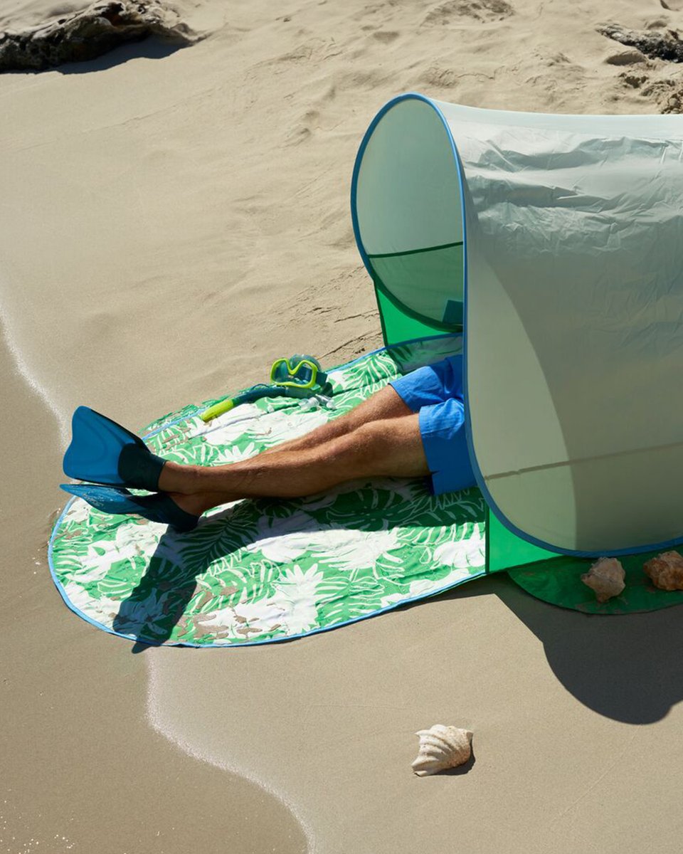 Questo Ferragosto lo passiamo così. Chi vuole intendere, in tenda 😏
