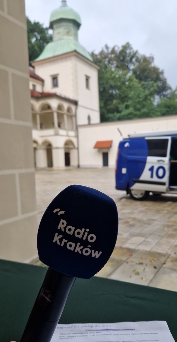 ola_sobczak17's tweet photo. Dzień dobry Państwu z Suchej Beskidzkiej! Za kilka minut po raz pierwszy słyszymy się na antenie @RadioKrakow w ramach naszej letniej akcji #WakacjezDuchami. Zapraszamy z @MKoczyba także po 9, po 13, po 16 i o 18.30. https://t.co/sN7gRwLYJL