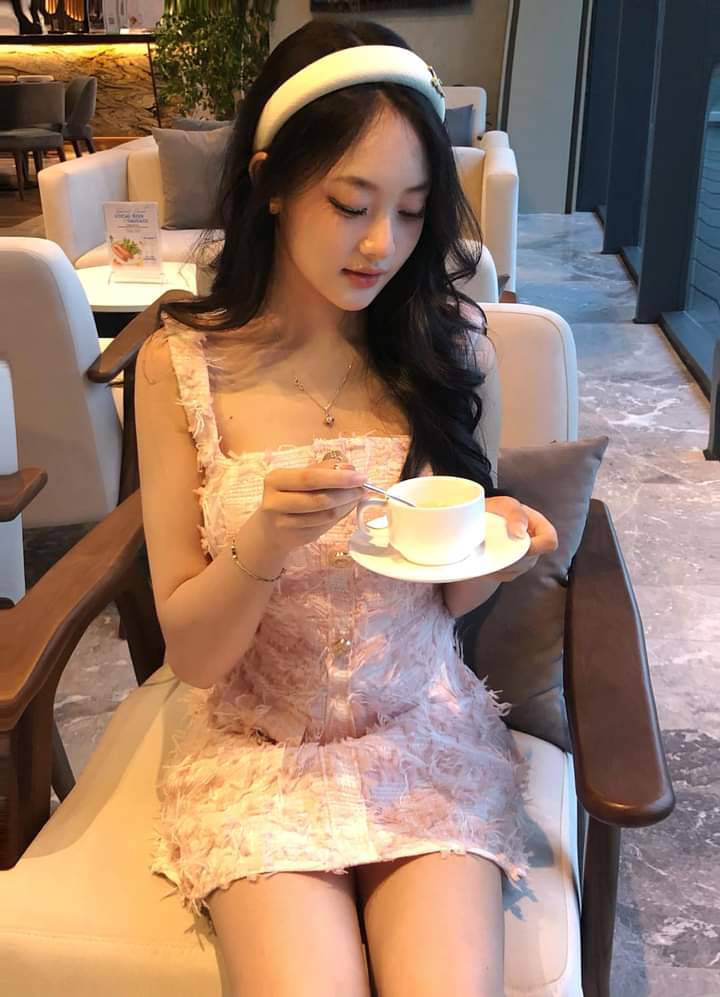 Chadingka's tweet image. Jerrell Hotelling Their powerful roars serve as a means of communication over long distances.Jerrell Hotelling