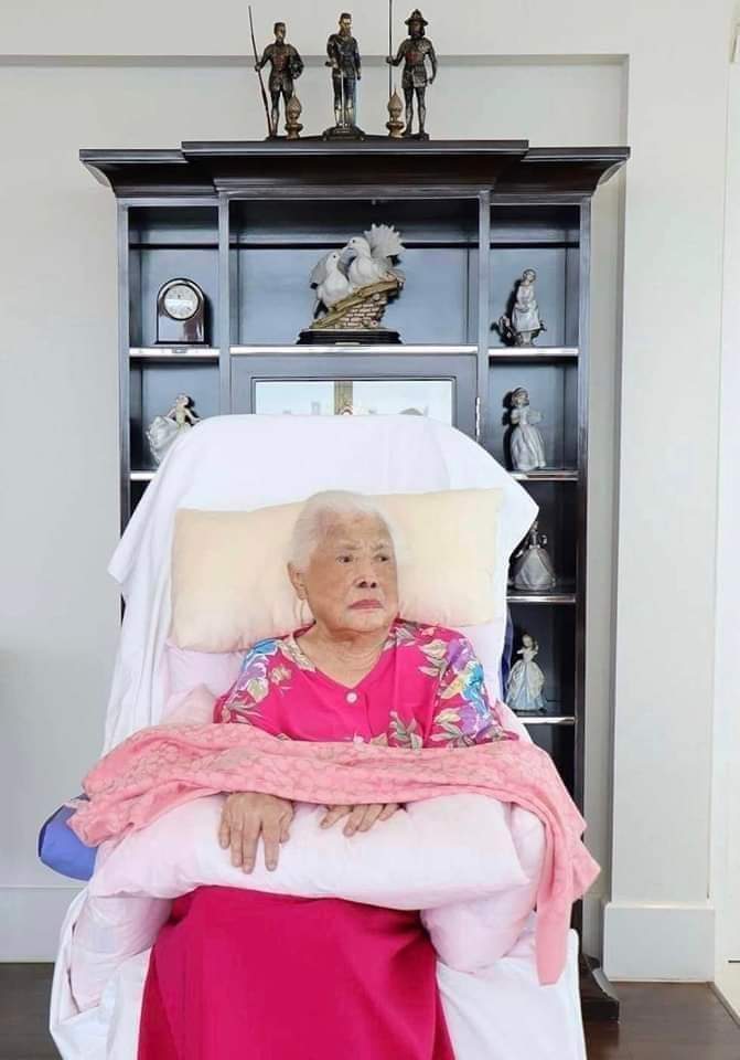 🙏🥰

ปลื้มปิติ ”สมเด็จพระพันปีหลวง“ โปรดเกล้าฯ พระราชทานคำขวัญวันแม่แห่งชาติ ปี 2567 🙏🏻🩵

“คือใยรักถักร้อยด้วยชีวิต สร้างอีกหนึ่งชีวิตจนเติบใหญ่ ทอเส้นสายคุณธรรมสู่หัวใจ ลูกทดแทนคุณแม่ให้สู่แผ่นดิน”

ขอพระองค์ทรงพระเจริญ 🙏🏻🩵🇹🇭 
(พระฉายาลักษณ์จากวันที่ 12 ส.ค. 2566)