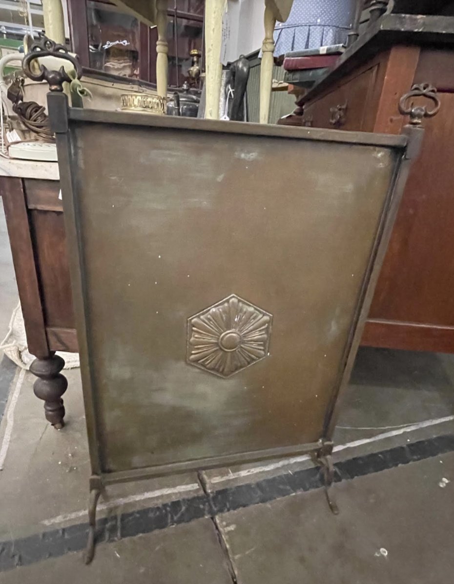 GasLampAntiques's tweet image. Wonderful vintage fire screen available from GasLamp Too, 128 Powell Pl, 37204, in T345 for $75! Open daily! Shop online at GasLampAntiques.com.

#gaslamptoo #firescreen #vintage #nashvilleantiquestore #opendaily #shoplocal