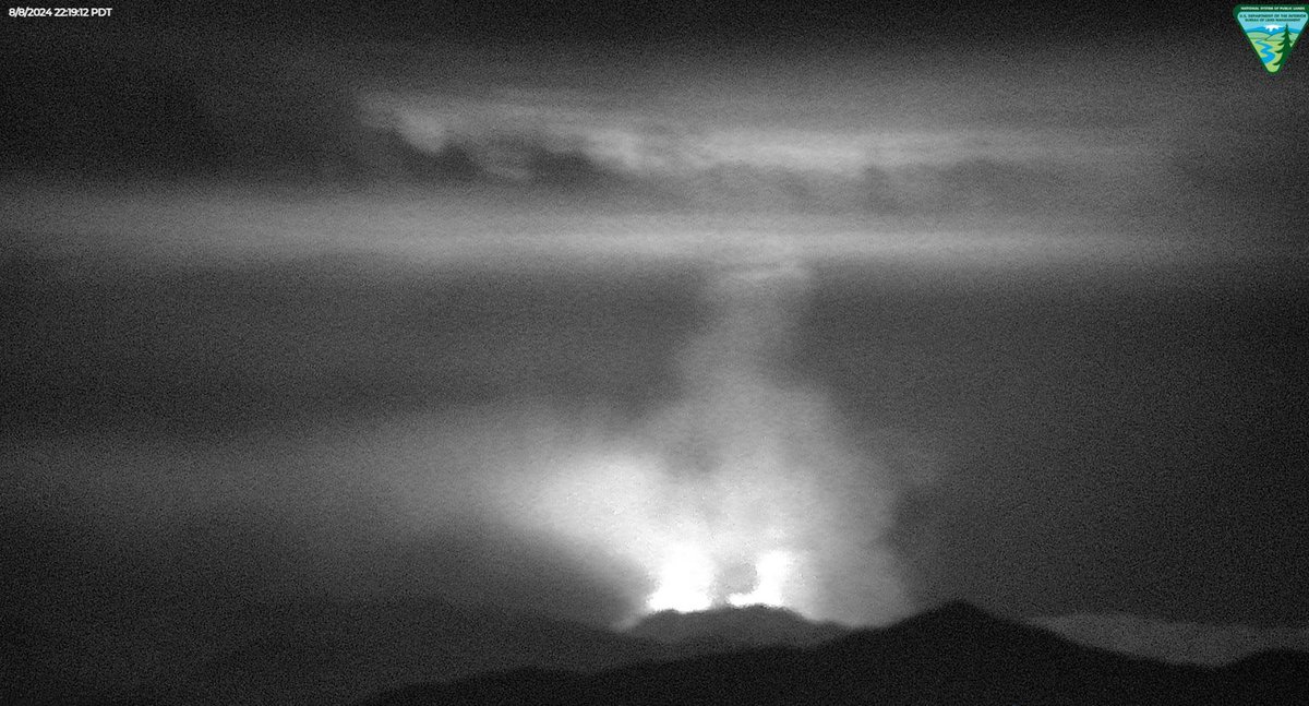 NWSVegas's tweet image. Here's a shot of the fire in Mohave County from the Opal Mountain Webcam in the El Dorado mountains of southern NV. #AZwx #FireWeather #ElementFire 

Webcam courtesy of @ALERTWestCams and @blmnv