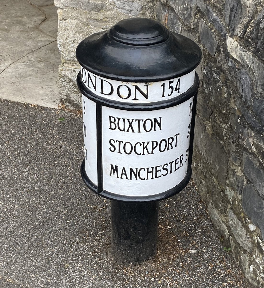 BElliottAuthor's tweet photo. Restored Georgian mile marker (now placed by a bus stop), one of 60+ features listed as of architectural & historic interest in the small Derbyshire village of Ashford in the Water. Good spotting lad π. #FerrusFriday #Mileposts https://t.co/AOTaTLeIQv