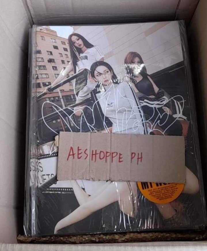 Dolphintry's tweet photo. #Ae_ShoppeGiveaways 🥳
UNSEALED ALBUM GIVEAWAY 🤍

— follow me &amp; @aeshoppe_ph
— Rt &amp; like their 📌 tweet
— show proofs
— 🇵🇭 only 

end: 7 days https://t.co/0B3SFld3ep