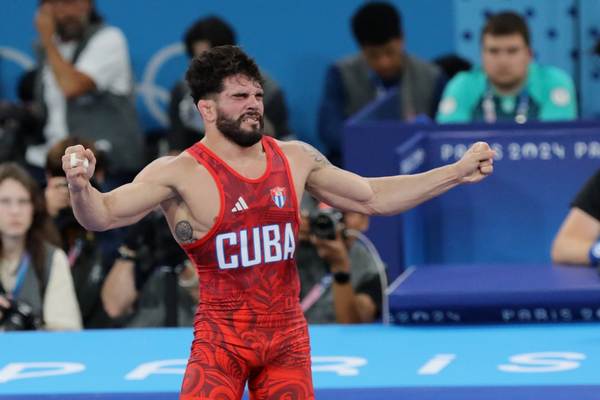 Luis Orta ya es doble medallista olímpico de la lucha clásica
El habanero conquistó la presea de bronce de la división de 67 kilogramos, imponiéndose categóricamente en sus dos combates de la jornada. #Paris2024 #CubaInspira
jit.cu/NewsDetails.as…