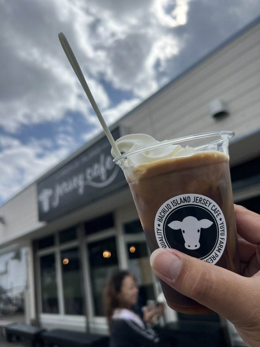 be21toritsudai's tweet image. 八丈島のちょい楽しみが、こちらのジャージーカフェで飲むコーヒーフロート☕︎
こちらのソフトクリームはきめ細やかでめちゃウマです🍦
#ソフトクリーム #ジャージー #スイーツ