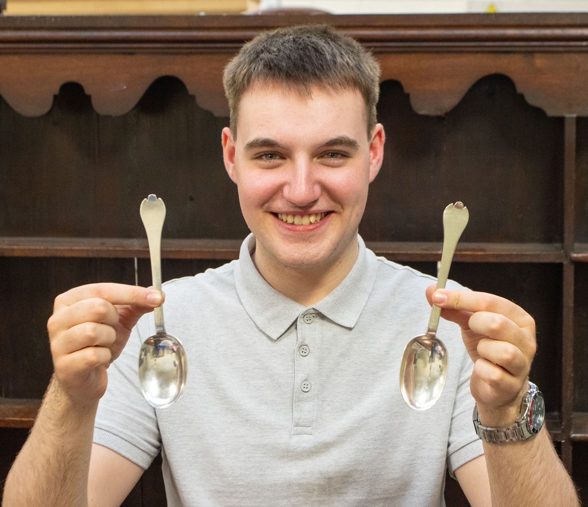 HansonsUK's tweet photo. Made to last! Silver spoons crafted 332 years ago!

Silver valuer Daniel Armstrong was thrilled to consign these William III silver Trefid spoons by Walter Bradley, London, 1692. 

Ready to shine in the Sept Fine Art Sale - further entries invited @HansonsAuctions | 01283 733988 https://t.co/bn8RaDSms5