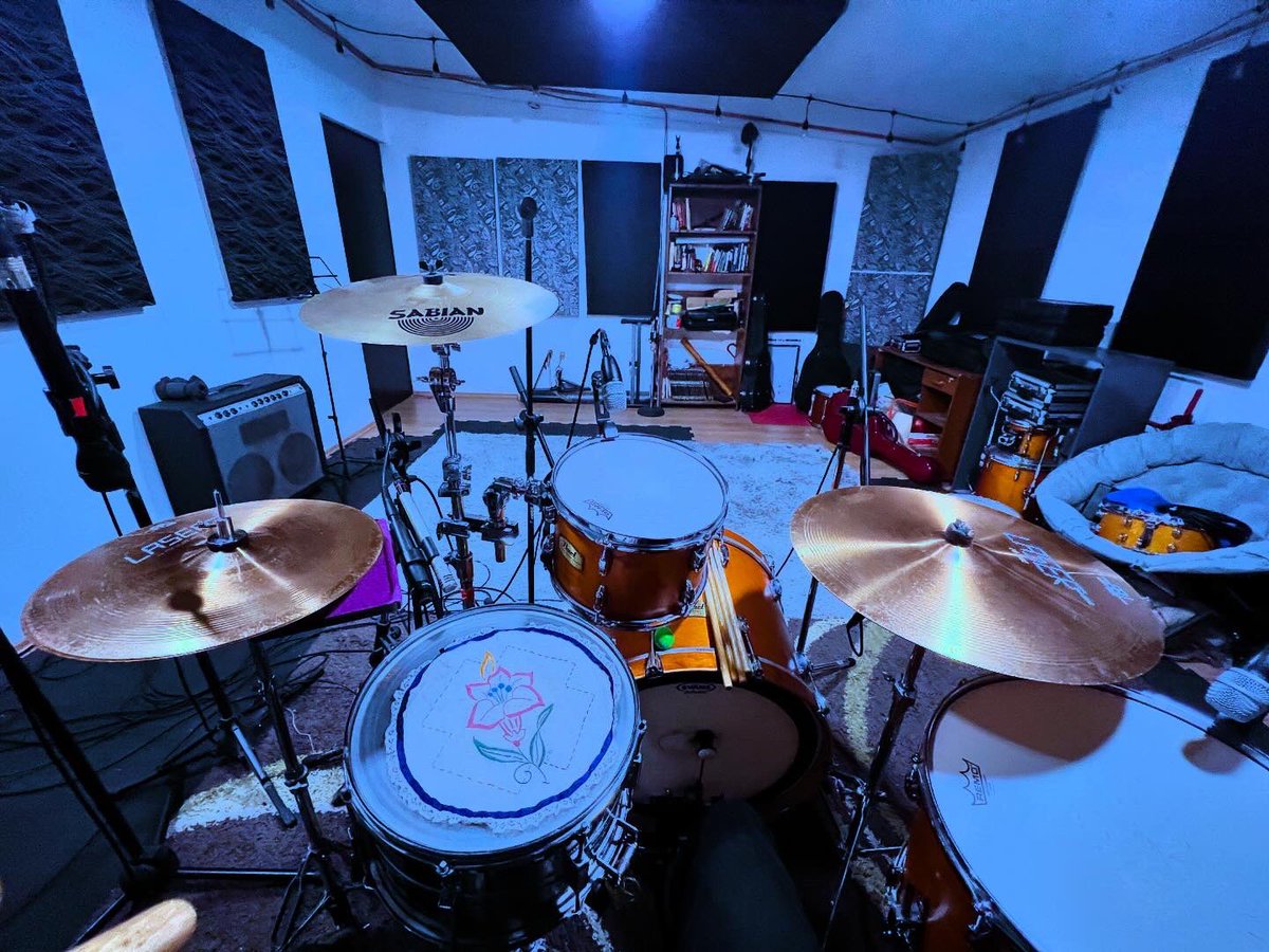 Hoy grabamos la nueva rola de <a href="/ClubManchego/">Club Manchego</a> <a href="/JRiazaOficial/">Jose Riaza Oficial</a> <a href="/rubentos/">Rubén Olvera ✇</a> <a href="/aletzfranco/">ALETZ FRANCO</a> en <a href="/rdestudiomx/">RD Estudio ✇</a> . Pronto vendrá en el disco compilado Antojitos Mexicanos Volumen 19 que sale el 6 de septiembre 2024. Save the date! <a href="/socsub/">Sociedad Subterránea</a>.