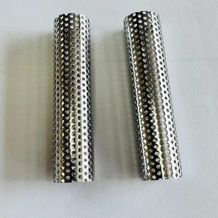 MeshFilter's tweet image. #Perforatedmetalpipes are commonly used in various industries due to their unique properties and functional benefits.Uses of Perforated Metal Pipe:
Drainage Systems: They are often utilized in drainage applications, such as in agricultural fields, construction sites#Filter