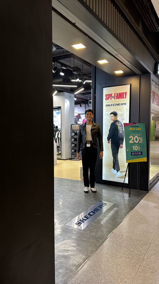 APO story

ตอนนี้หน้าร้าน Skechers เราจะเจอ รูป-หล่อ 🥰

APO NATTAWIN BA SKECHERS 

<a href="/Nnattawin1/">Nnattawin</a> 
#ApoNattawin #apocolleagues #SkechersxAPO #SkechersTH #SkechersSPYxFAMILY