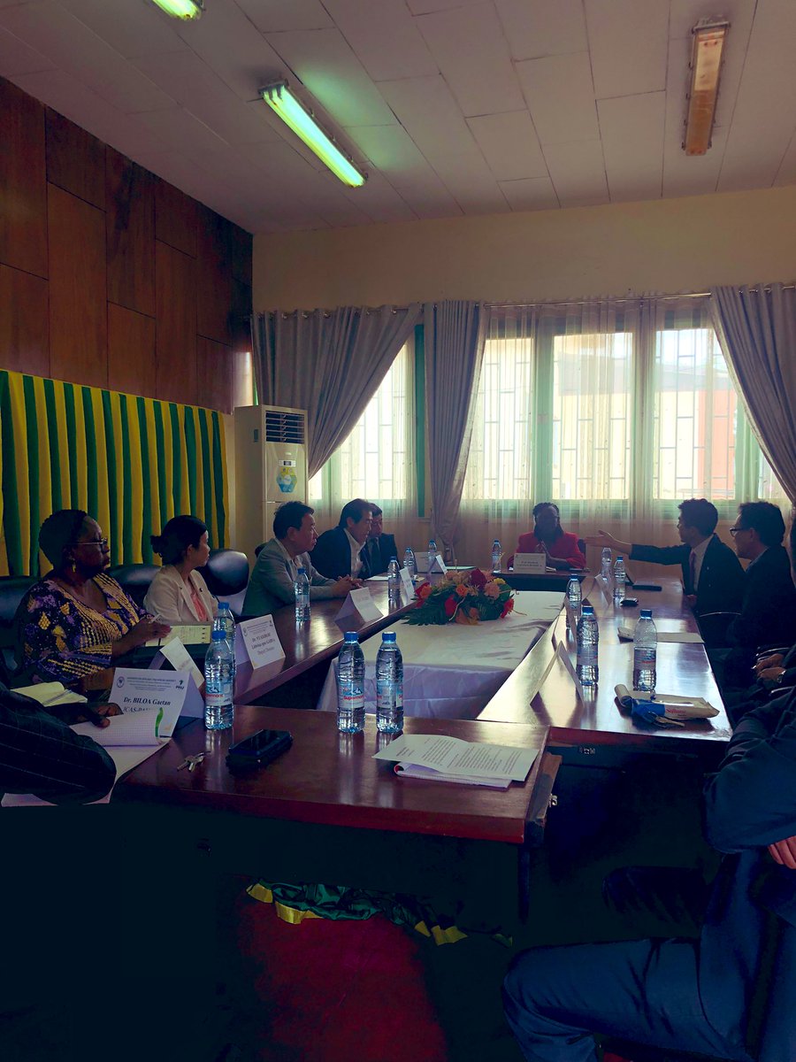 ichiroaisawa's tweet photo. 8日カメルーン🇨🇲首都ヤウンデのPan African Universityの一つ #PAUGHSS を訪問。人文科学、社会科学専攻の修士100名、博士課程75名が学ぶ。アフリカ全土から学生が。各国2名の枠。現在45カ国から。将来のアフリカを背負う人材が育つ。日本の貢献の柱は人材育成。PAUを力一杯応援します。 https://t.co/BUcegqX7ZF
