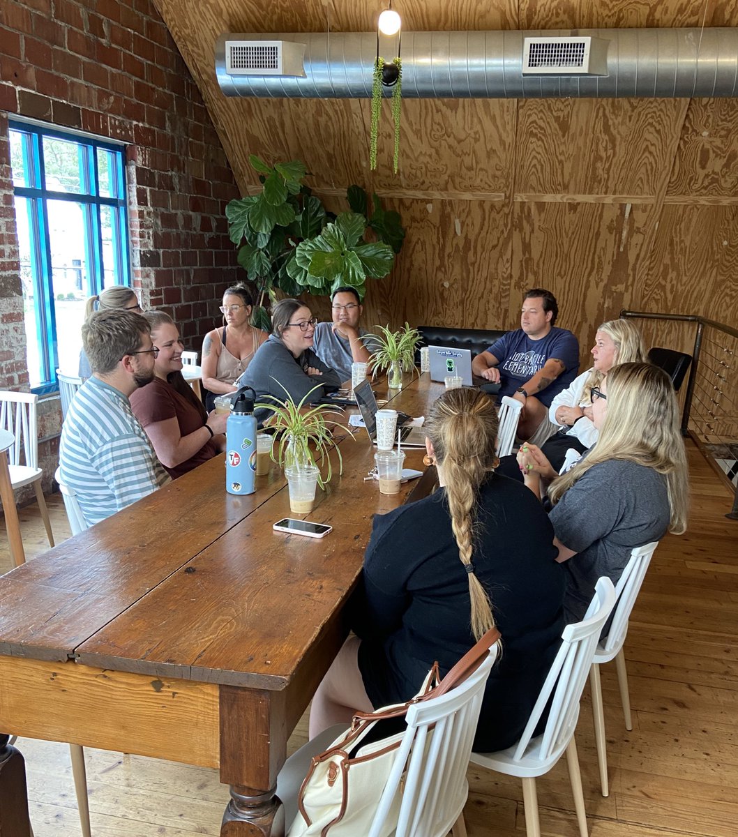 Principal pop up this morning to treat our staff 🥰🦁💙the perfect bucket filler for back to school <a href="/MLEPrincipal/">Christine Johnson (aka Dr. J )</a> thank you for the idea two years ago <a href="/MoAESP/">MAESP</a> conference #WeLeadMO #EBELionPRIDE
