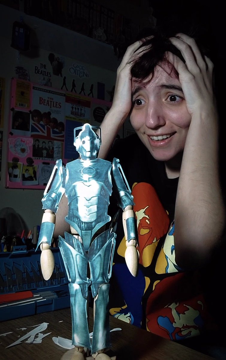 isaraposo9's tweet image. SÃO 3 DA MANHÃ E EU ACABEI DE TRANSFORMAR MEU BONECO DE ANATOMIA EM UM FODENDO &amp;gt;&amp;gt;CYBERMEN&amp;lt;&amp;lt; MEU DEUS WHOVIANS O Q FOI Q EU FIZ!!!?#?$!$!
#DoctorWho #Cybermen