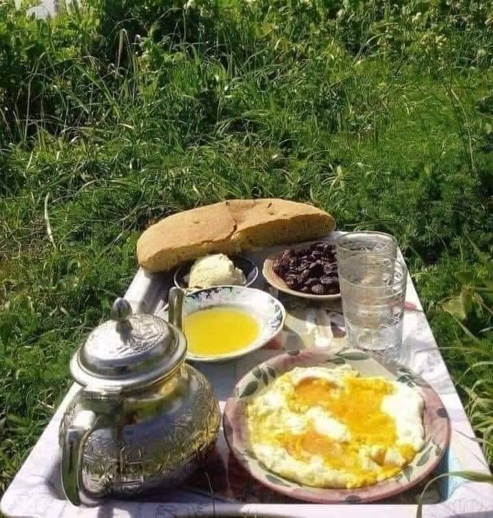 MohammedLdriss's tweet photo. كم كنا أثرياء في أيام فقرنا.💔 https://t.co/8hbCq7qiDj