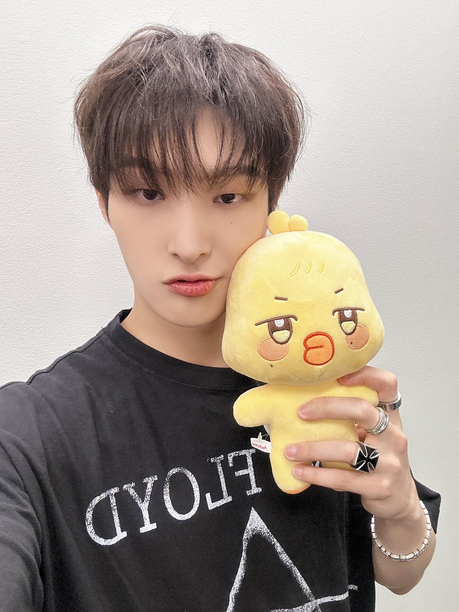 mingifeeds's tweet photo. dad and son bday pic https://t.co/goUyEIGYGS