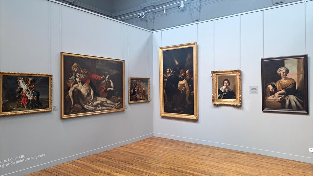 À Troyes, l'autoportrait de Jacques de Létin, naguère perché loin des regards, vient de descendre sur une cimaise auprès de... sa femme, qui prête ses traits à l'Allégorie de la Grammaire, représentée par le peintre au sein d'un décor réalisé pour sa fille (toile acquise en 2019)