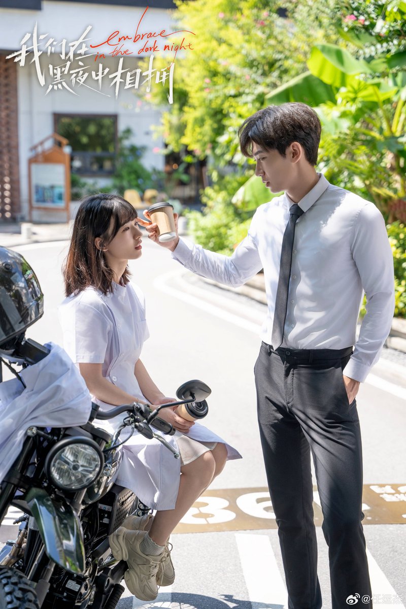 Look at them 🥹😭

#EmbraceInTheDarkNight 
#RenYunjie  
#GaoRongfang