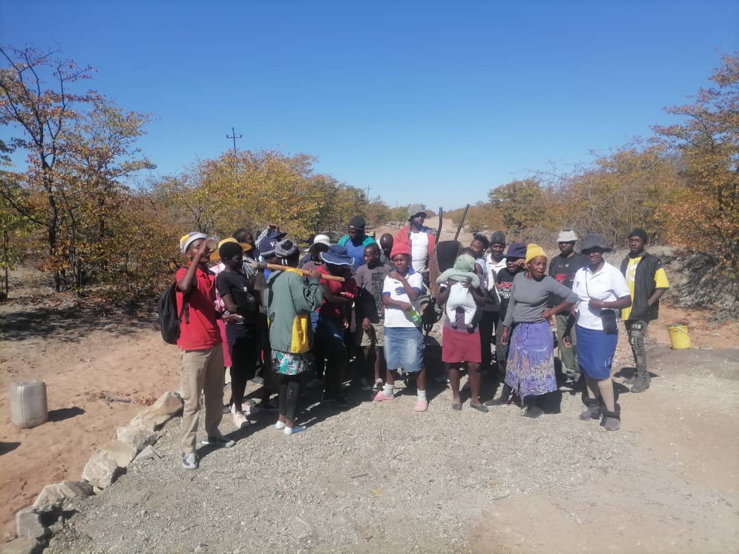 MatoboYouth's tweet photo. MATOBO youth from ward 8 have demonstrated the power of working together to address challenges they face in their communities.
#MatoboYouth 
#IntegrityIcons
#MatoboDevelop
#SIYA

Read full article on the link below:
https://t.co/WJuuPJBaCC https://t.co/BCOMmVsheb