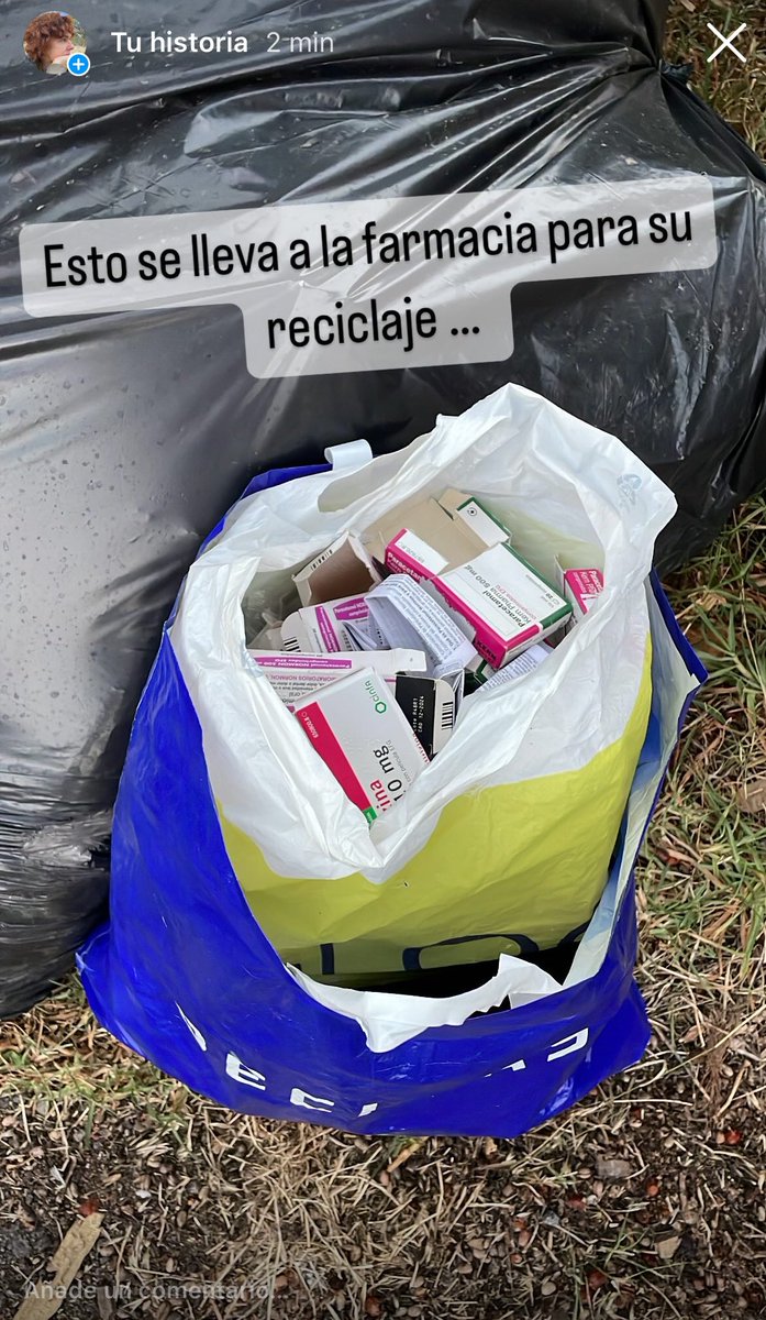 MariaSFernaud's tweet photo. @JEO91505121 @Ayto_VillaSB Y añado: bolsa con medicamentos junto al contenedor en Los Olivos. https://t.co/Ltt3VkccUy