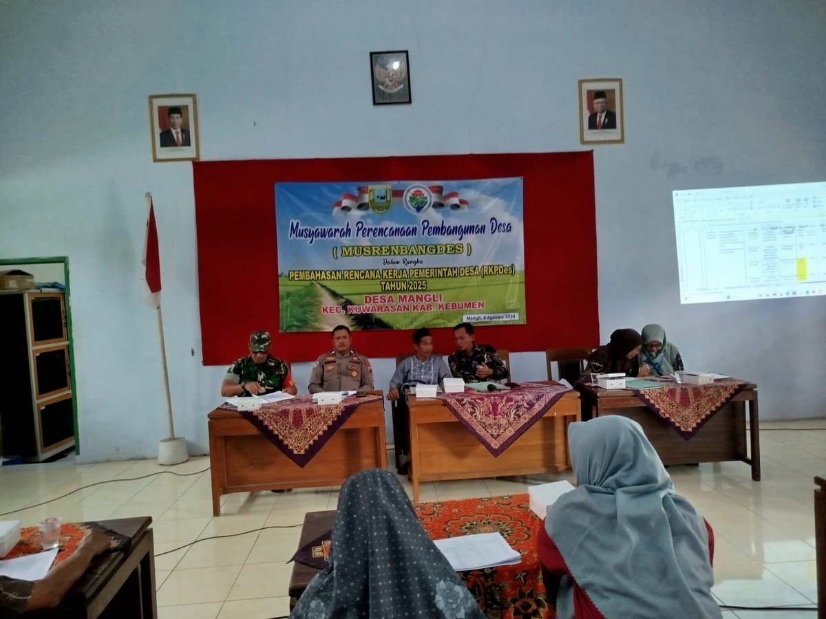 Babinsa Koramil 19/ Kuwarasan Hadiri Musrenbangdes Penyusunan RKPDes Tahun 2025 Desa Mangli 

KODIM 0709/ KEBUMEN - Babinsa Koramil 19/ Kuwarasan Serda Slamet Supriyono mewakili Danramil bersama Forkopimcam Kuwarasan menghadiri Musyawarah Perencanaan Pembangunan Desa.