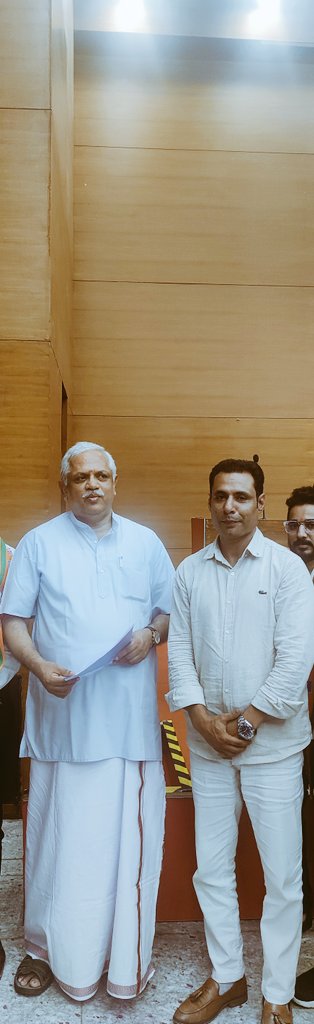 ErSahilBhat's tweet photo. Attended Social Media & IT #Meeting held at the BJP HQ in #NewDelhi, Chaired by Respected  Sh @blsanthosh Ji National Gen.Secy (Org.) , Sh. @amitmalviya ji National Head of  Social Media, & IT Sh, Dr. @AgrawalRMD Ji, National Prabhari for Social Media & IT .The meeting was attended by  office bearers from States/UT @BJP4JnK @BJP4Jharkhand @BJP4Maharashtra  & @BJP4Haryana. 
Together, we are strategizing and strengthening our digital presence for the upcoming elections.