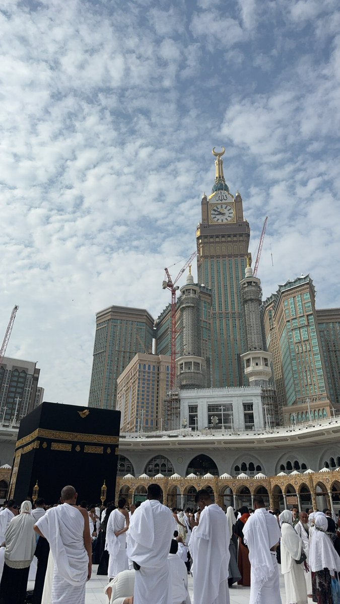 اللهم لك الحمد والشكر كما ينبغي لجلال وجهك وعظيم سلطانك وعلو مكانك🤍