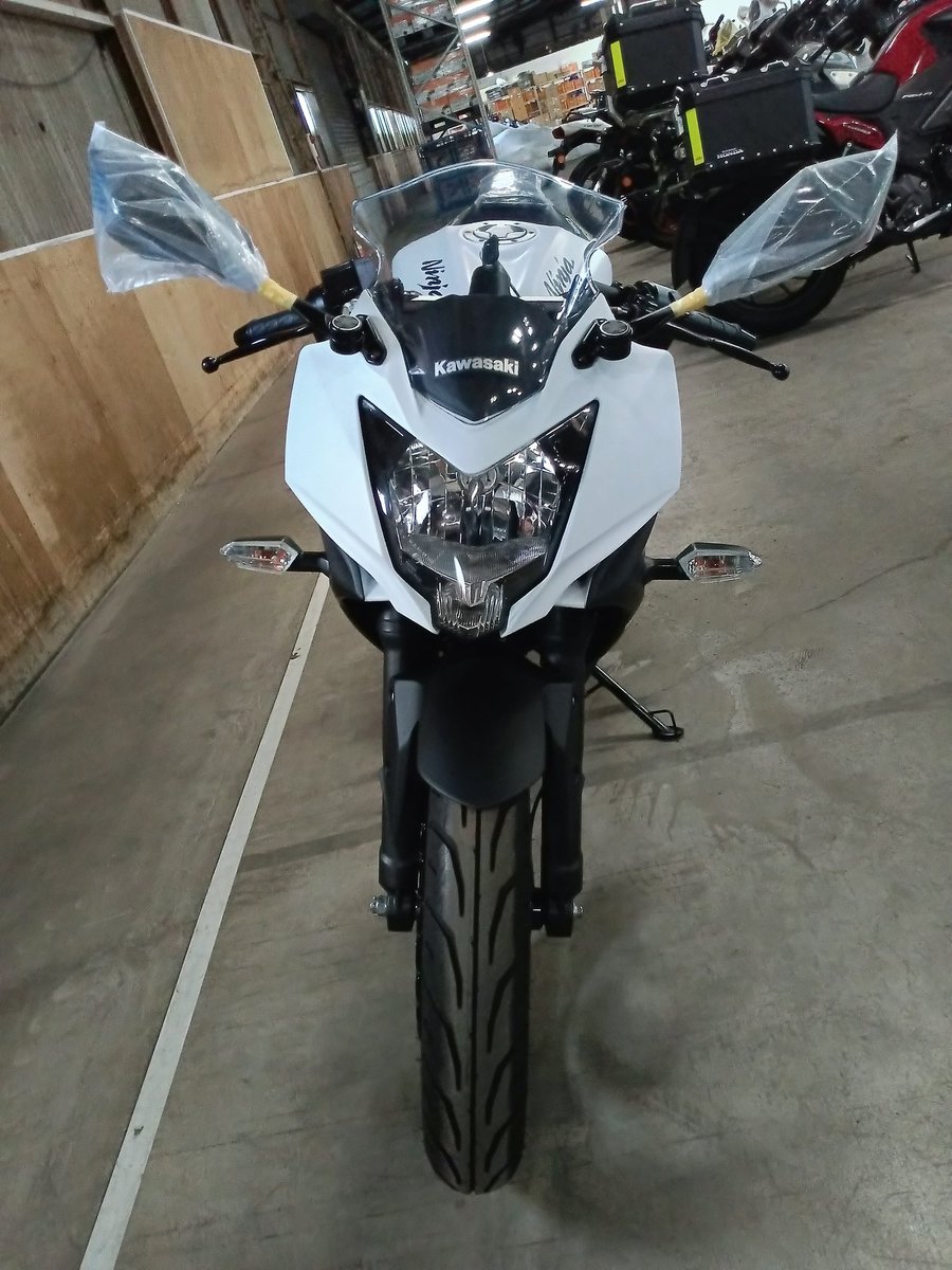 a_o0612's tweet image. 未登録新車が有りました🤫
需要有ると嬉しい限り🙏
#NINJA250SL