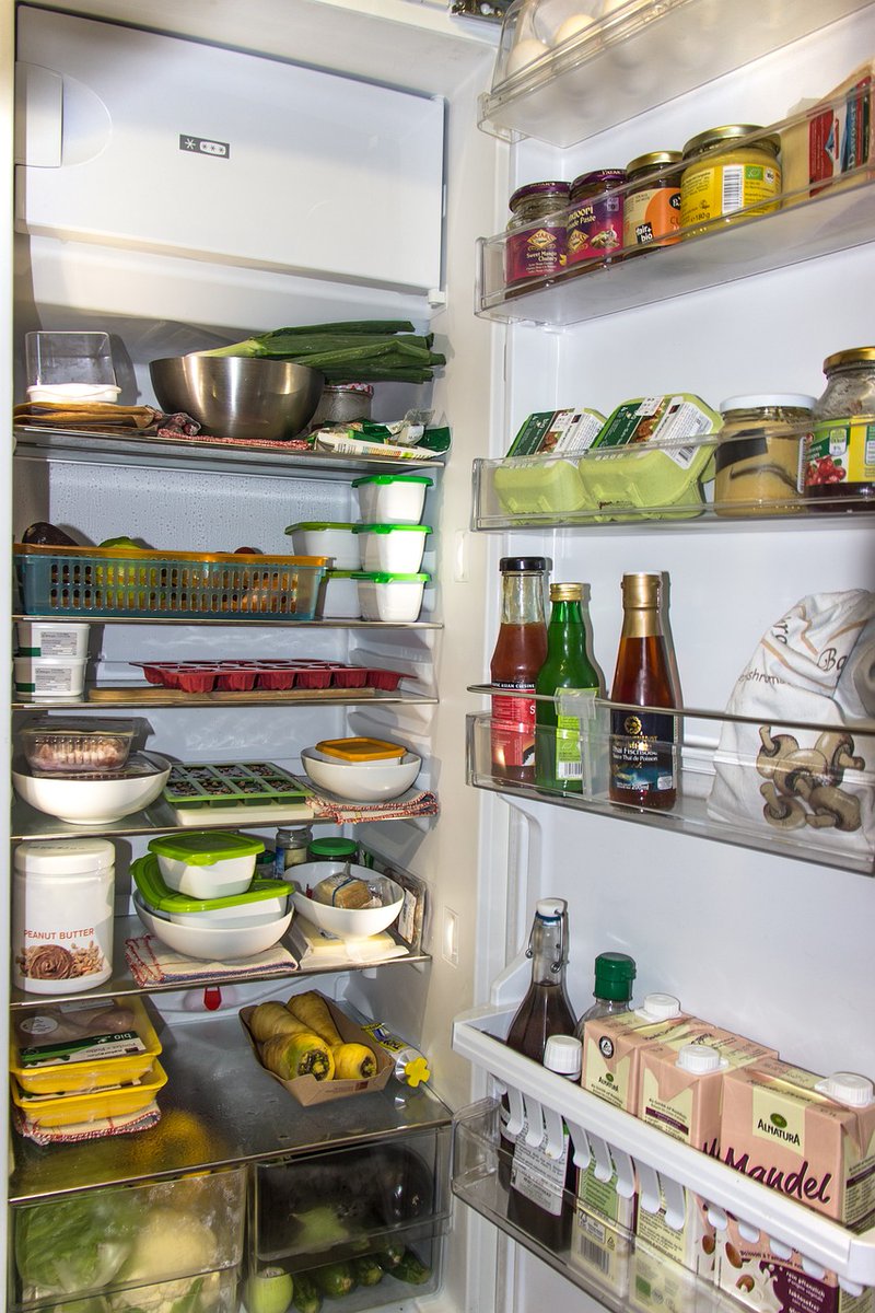 NikkiesKitchen's tweet image. Keep cold foods safe! Store perishable items at or below 40°F (4°C) &amp;amp; freeze at 0°F (-18°C). Don’t let food sit out for more than 2 hours (1 hour if over 90°F). Thaw safely—never on the counter! 
#FoodSafety #KeepItCold #KitchenSafety #HealthyLiving #ColdStorage #SafeFoodHandling