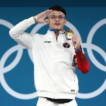 Atlet Indonesia peraih medali emas #Olympics 

🇫🇷 2024 Paris: Rizki Juniansyah 🏋️‍♂️
🇫🇷 2024 Paris: Veddriq Leonardo 🧗
🇯🇵 2020 Tokyo: Apriyani Rahayu 🏸
🇯🇵 2020 Tokyo: Greysia Polii 🏸
🇧🇷 2016 Rio: Tontowi Ahmad 🏸
🇧🇷 2016 Rio: Liliyana Natsir 🏸
🇨🇳 2008 Beijing: Markis Kido 🏸
🇨🇳