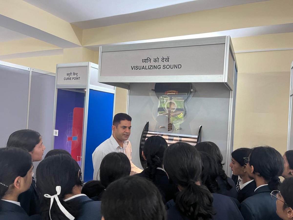 JyotiVigyan's tweet image. The #VigyanJyoti Scholars of JNV Shimla had an exciting time at the Centre for Science, Learning &amp;amp; Creativity (#CSLC) Science Museum, Shimla. They explored interactive exhibits and engaged in hands-on activities — sparking curiosity and deepening their love for STEM. #WomenInSTEM
