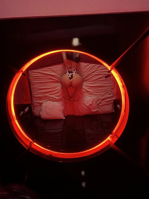 Watch dollmelly's leaked NSFW photo on TwXstars