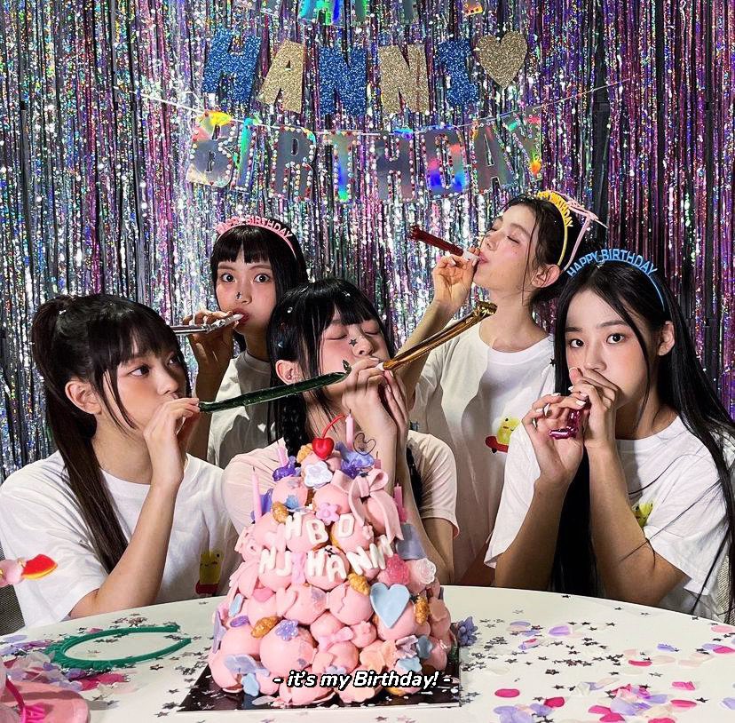 🐻‍❄️ྀིྀི Good friends means you got a whole another set of family. Lucky to have them, my sis for life!!