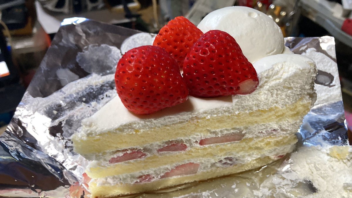 shiroemo1's tweet photo. 妹がケーキ🍰買って来ました頂きます https://t.co/kA0KFv8NJN
