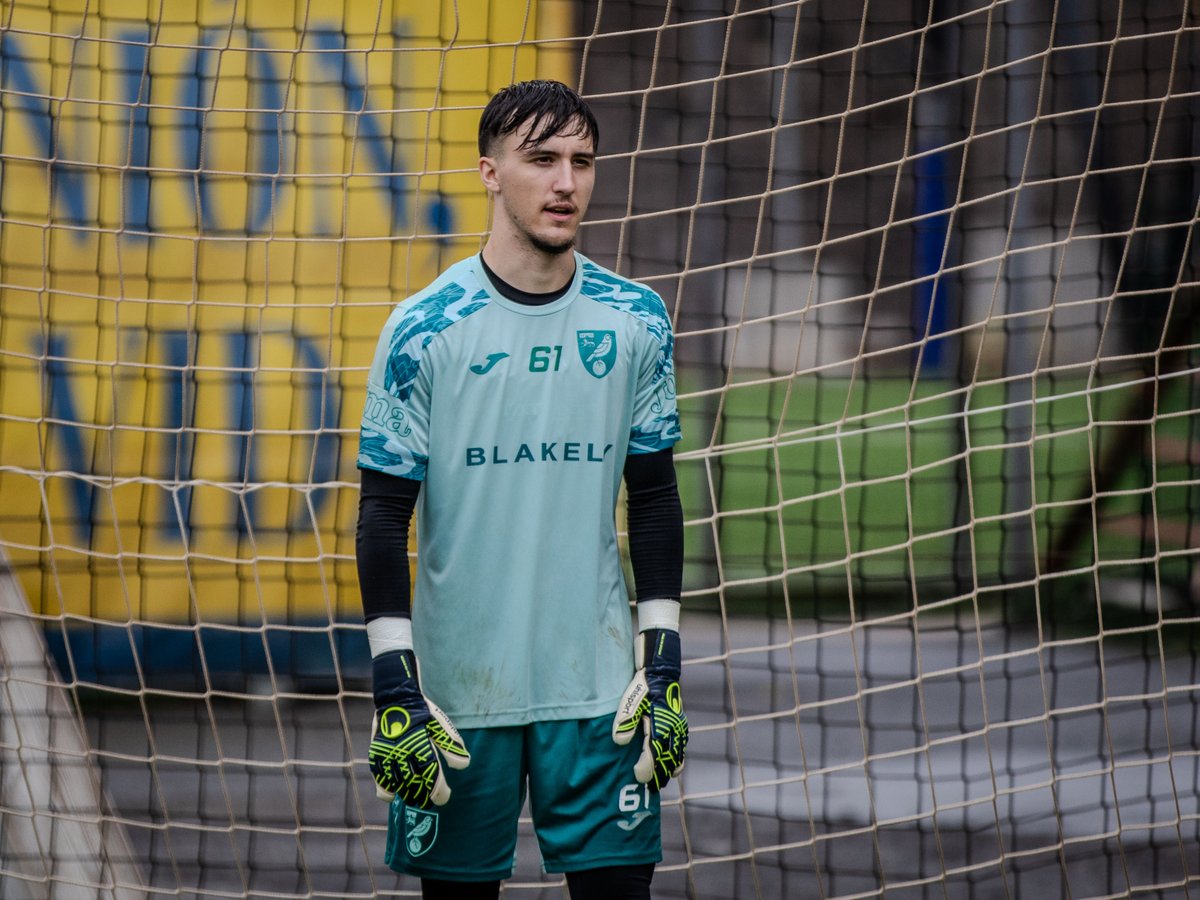 NorwichCityAcad's tweet photo. The keepers 🧤 https://t.co/tycus1uW2J