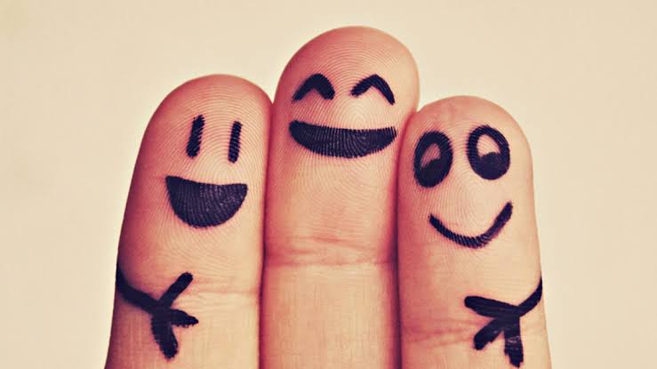 Gün #Cuma. Günaydın, hayırlı sabahlar. 
Tebessümü bol bir gün diliyorum herkese...🤗
#hayırlı_cumalar