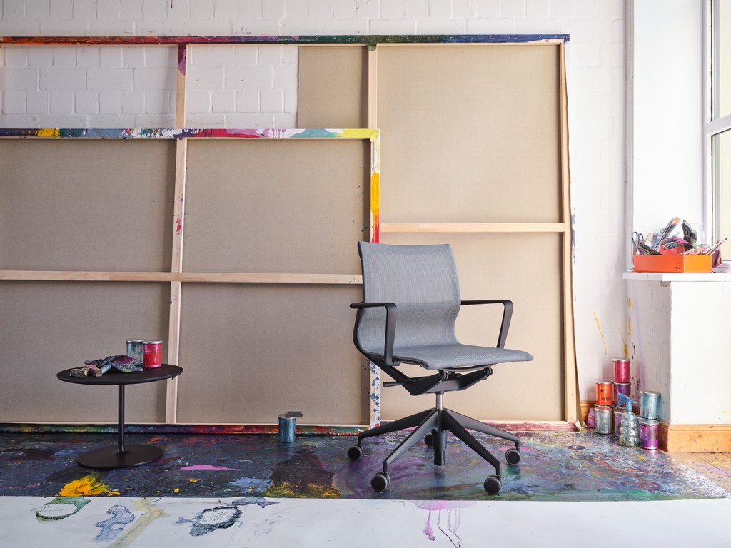 For Physix, #AlbertoMeda used state-of-the-art materials and production technology to develop an office chair that explores the possibilities of dynamic sitting.

vitra.com/office/product…

#Vitra #MakeYourHomeWork