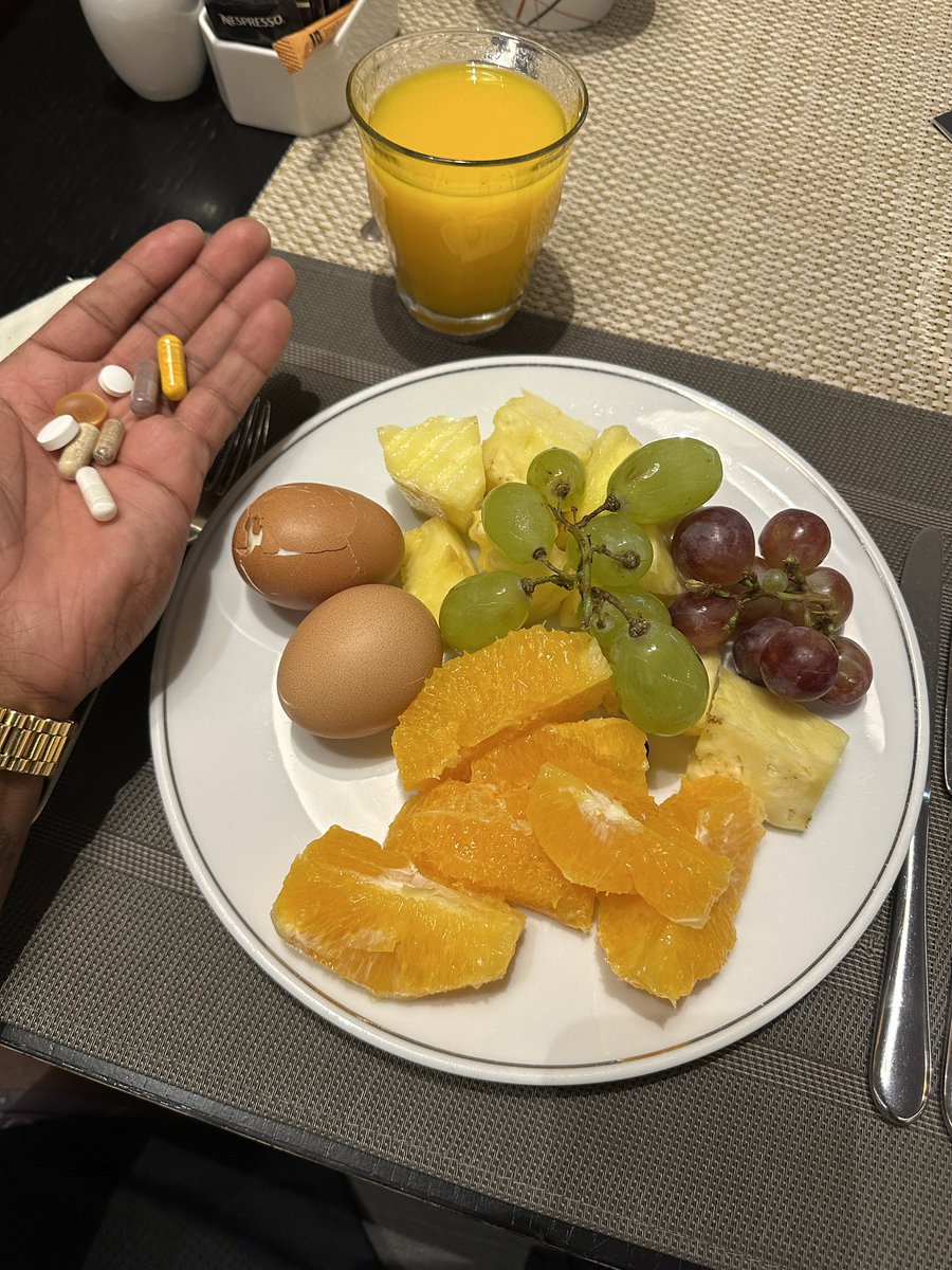 drghosthands's tweet photo. Vitamins 💊
2 eggs boiled eggs 
Fruits 🍇🍍🍊
To start my day https://t.co/uLTevJIka5