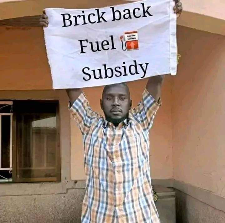 Forget English grammar. The message is clear.
You've made your point my Guy.
#EndBadGovernanceInNigeria #EndBadGovernanceProtest #EndBadGovernance