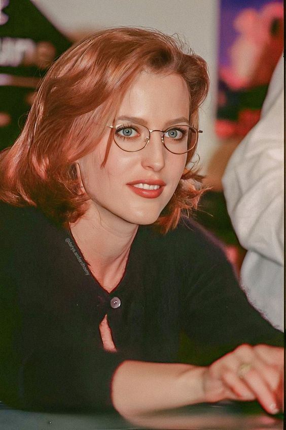 TheCinesthetic's tweet photo. Happy Birthday, Gillian Anderson! https://t.co/BCaH60OXy6