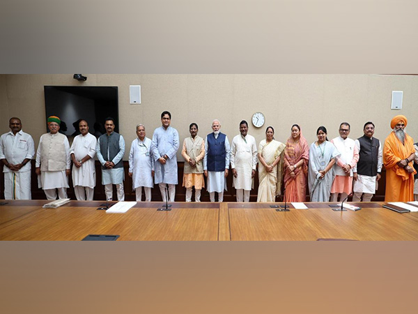 BJP MPs belonging to SC/ST communities met PM Modi over SC's decision on identifying creamy layer in SC/STs

Read <a href="/ANI/">ANI</a> Story | aninews.in/news/national/… 
#PMModi #SCST #Creamylayer #BJPMP