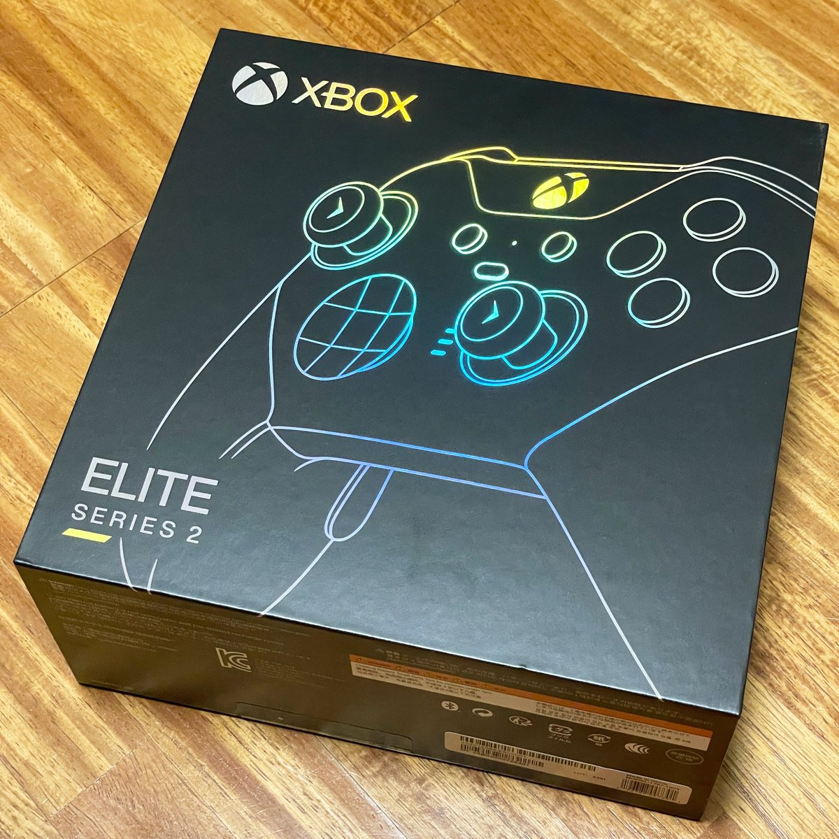 HocusPocus96315's tweet image. my new gear...
デザインが増えたノーマルWireless Controllerとどちらにするかだいぶ悩みましたが、ヘアトリガーロックを使いたい気持ちに抗えずこちらに。化粧箱が黒にホロでかっこいいねぇ。前の白い箱と並べて飾っとこ。
#Xbox
#XboxDesignLab