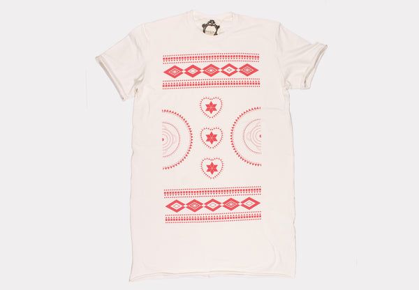 GO LONG. Our longline T-shirt is made from #OrganicCotton &amp; #Bamboo and features a Folk art-inspired print design.

SHOP NOW: buff.ly/2yvu5yJ

#menswear #MadeInEngland #GraphicTee #mensstyle #sustainablefashion #organicliving #ecofashion #ecofriendly #festivalfashion